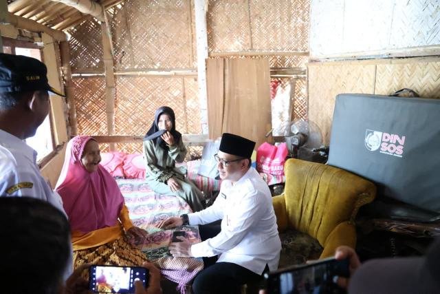 Perkuat Layanan Homecare, Dinsos Jember Kunjungi Lansia Sebatang Kara di Kecamatan Mayang