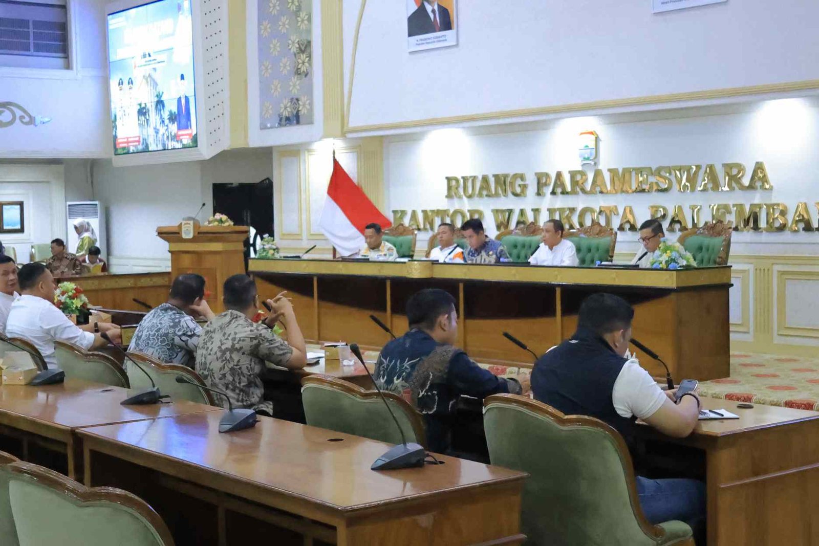 Rapat Koordinasi Penataan Empat Zona Titik Parkir Kota Palembang dan Pembentukan Tim Penanganan PJU yang digelar di Ruang Rapat Parameswara, Jumat (31/7/2026).