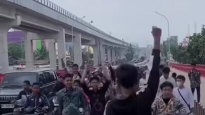 KONVOI---Aksi konvoi pelajar di kawasan Jakabaring. (FOTO: SS 1/IST).