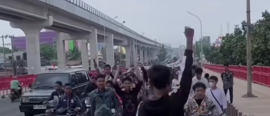 KONVOI---Aksi konvoi pelajar di kawasan Jakabaring. (FOTO: SS 1/IST).