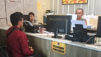 Sopir Ambulance Baznas Palembang, Kiagus M Isa saat melaporkan kejadian kehilangan ke Sentra Pelayanan Kepolisian Terpadu (SPKT) Polrestabes Palembang, Senin (3/8/2026).