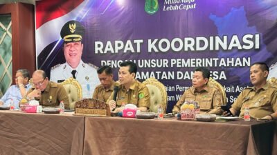 Sekda Muba Drs. Syafaruddin, M.Si, saat memimpin Rapat Koordinasi Penertiban Aset Daerah dan Tapal Batas Desa di Kecamatan Sekayu, Selasa (4/8/2026), di Auditorium Pemkab Muba.