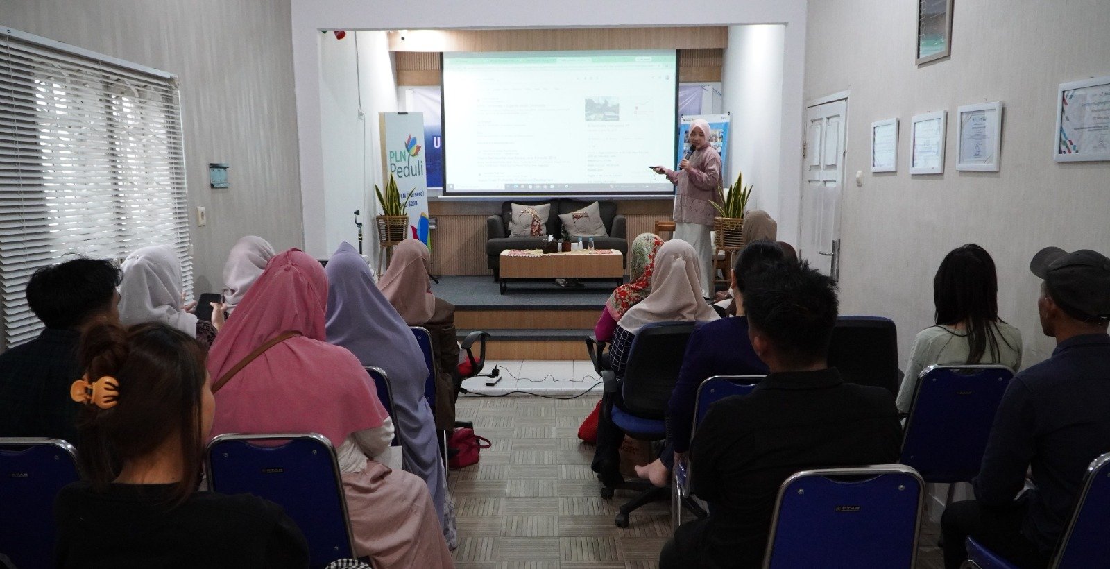 PLN UID S2JB melalui Rumah BUMN Jambi Latih UMKM Optimalkan Website untuk Pasar Ekspor
