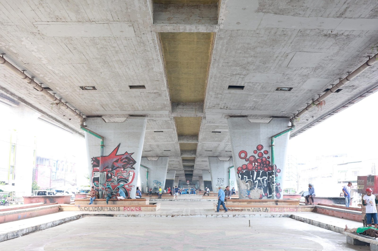 terkait melakukan peninjauan teknis lahan di kawasan bawah Jembatan Ampera