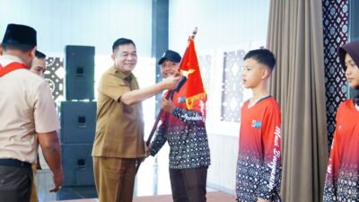 Bupati Musi Banyuasin (Muba) H M Toha Tohet SH melepas 74 anggota Pramuka Muba