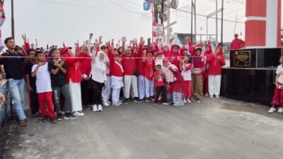 Semarak HUT RI ke-81, RT 028 Karya Jaya Gelar Jalan Santai dan Peresmian Gapura