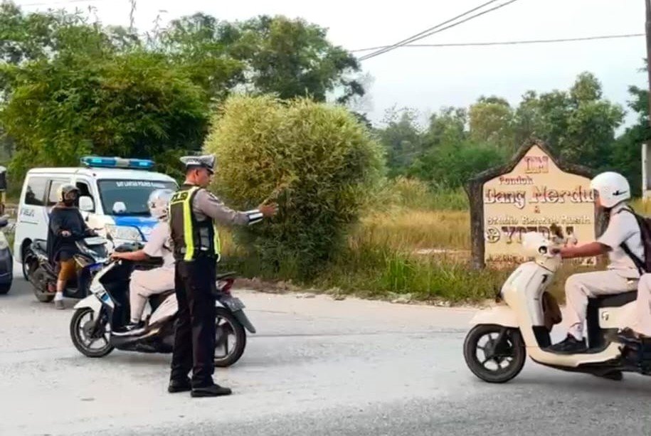 Satlantas Polres Karimun Edukasi Keselamatan di Titik Rawan Kecelakaan