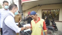 Udara Palembang Tidak Sehat, Walikota Ratu Dewa Bagikan 16.500 Masker Gratis
