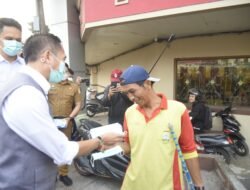 Udara Palembang Tidak Sehat, Walikota Ratu Dewa Bagikan 16.500 Masker Gratis