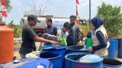 Yayasan Baitul Maal (YBM) PLN Unit Induk Distribusi Sumatera Selatan, Jambi, dan Bengkulu (UID S2JB) bersama Generasi Cahaya Pintar (GENCAR) turun langsung menyalurkan bantuan air bersih