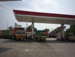 Antrean Panjang Kendaraan di SPBU Wilayah Ogan Ilir Kembali Menumpuk Panjang