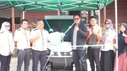 PLN UID S2JB menyerahkan Gerobak Listrik GEMPITA kepada Yayasan Qur'anic Farm Indonesia di Kalidoni, Palembang.
