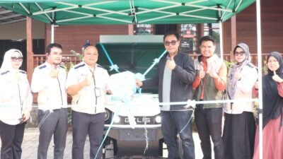 PLN UID S2JB menyerahkan Gerobak Listrik GEMPITA kepada Yayasan Qur'anic Farm Indonesia di Kalidoni, Palembang.