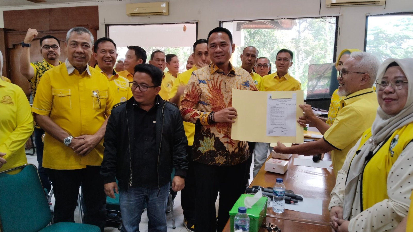 Ketua DPRD Provinsi Sumatera Selatan, Andie Dinialdi, S.E., M.M resmi mengembalikan formulir pendaftaran sebagai bakal calon Ketua DPD Partai Golkar Provinsi Sumatera Selatan, Sabtu (1/8/2026). 