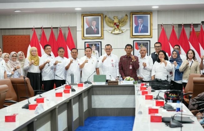 Sekda Sumsel Edward Candra saat menerima kunjungan dari Tim Itjen Kemendagri RI.