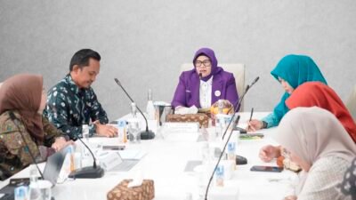 Rapat Koordinasi Tim Pembina Posyandu Kabupaten Musi Banyuasin di Ruang Rapat Guest House Griya Bumi Serasan Sekate, Kamis (6/8/2026),