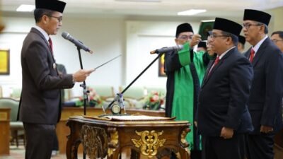 Walikota Palembang Ratu Dewa saat melantik Ketua dan Pengurus Baznas kota Palembang masa jabatan 2026–2031