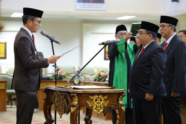 Walikota Palembang Ratu Dewa saat melantik Ketua dan Pengurus Baznas kota Palembang masa jabatan 2026–2031