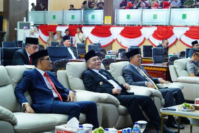 Bupati Muba H M Toha Tohet SH mengikuti Rapat Paripurna DPRD Muba dalam rangka mendengarkan Pidato Kenegaraan Presiden RI Prabowo Subianto