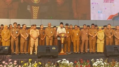 Bupati Jember Membungkuk Hormati Mahasiswa KKN Kolaboratif, 102 Ribu Data Kemiskinan Berhasil Diverifikasi