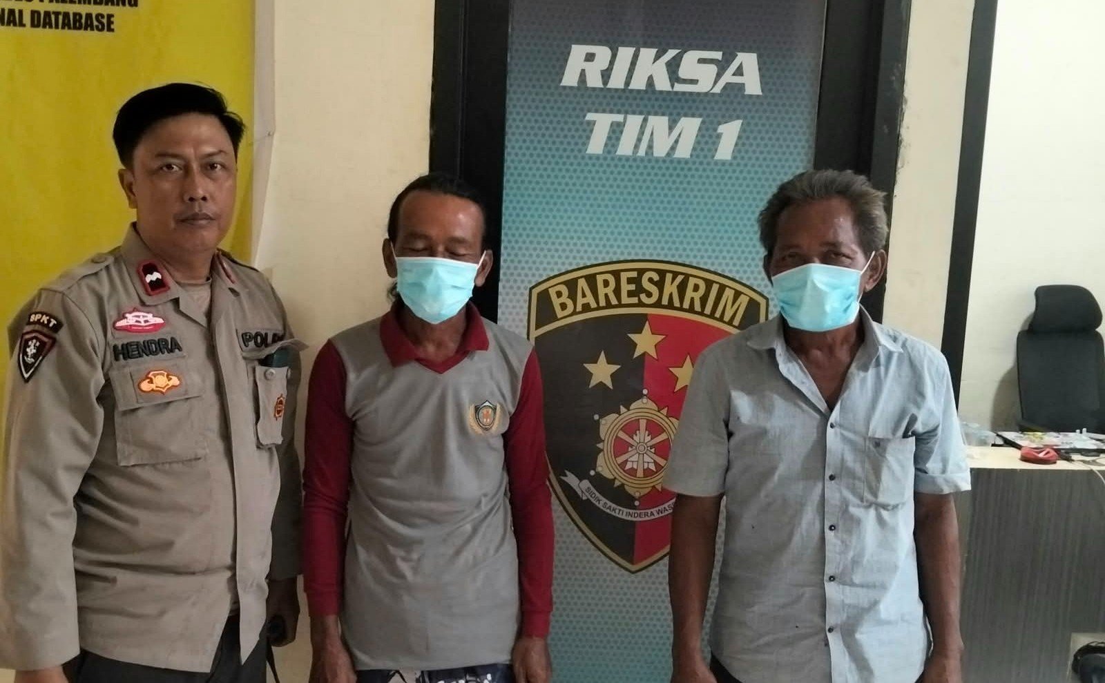 dua pria berinisial JS (56) dan SP (60) yang diduga melakukan pembakaran lahan