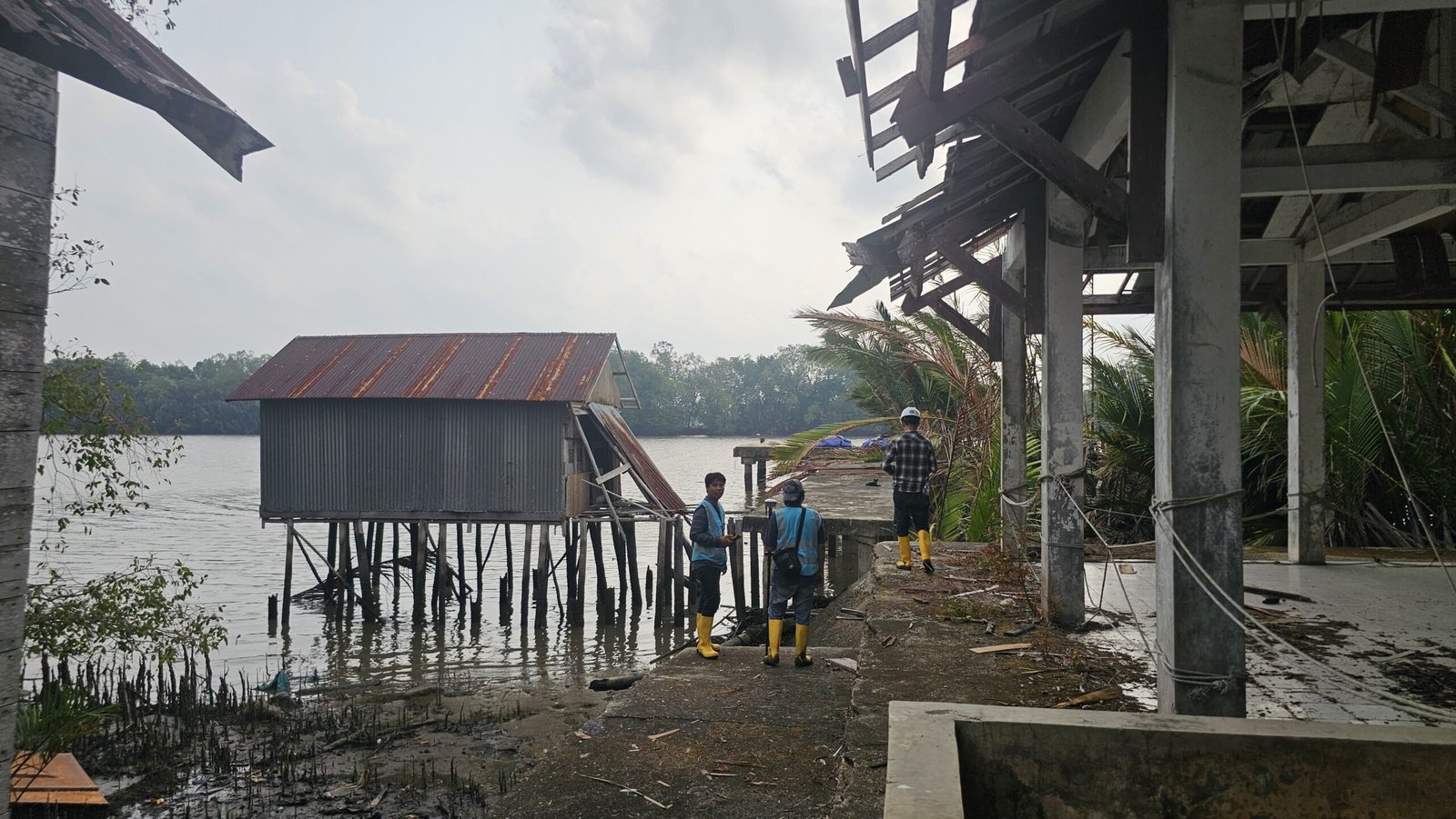 PLN Siapkan 14 PLTS Komunal untuk Terangi Ribuan Keluarga di Pesisir Sumsel