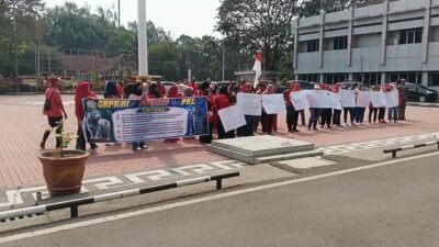 Ratusan Pedagang di Muara Enim Tuntut Kepastian Kios Pasar