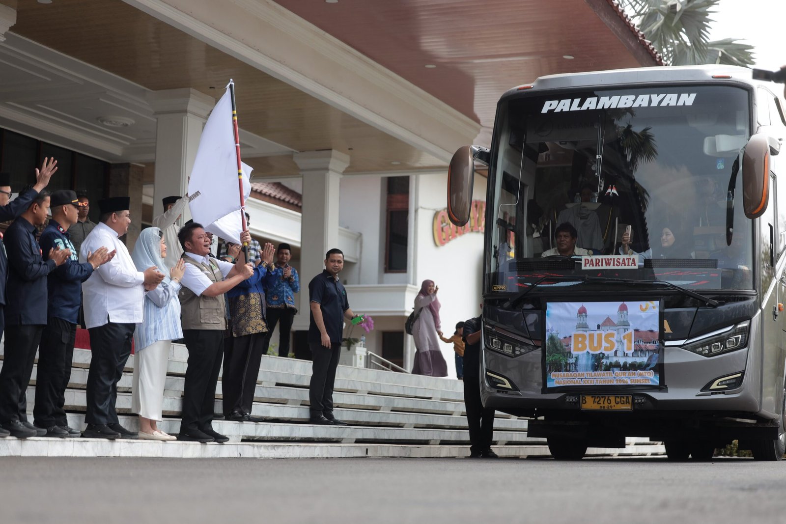 Lepas 95 Kafilah ke MTQ Nasional Semarang, Deru Wajibkan Sumsel Masuk 3 Besar