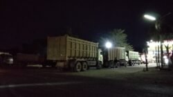 Antrean Panjang di SPBU Pegayut Makan Badan Jalan, Minim Penerangan Ancam Keselamatan di Malam Hari