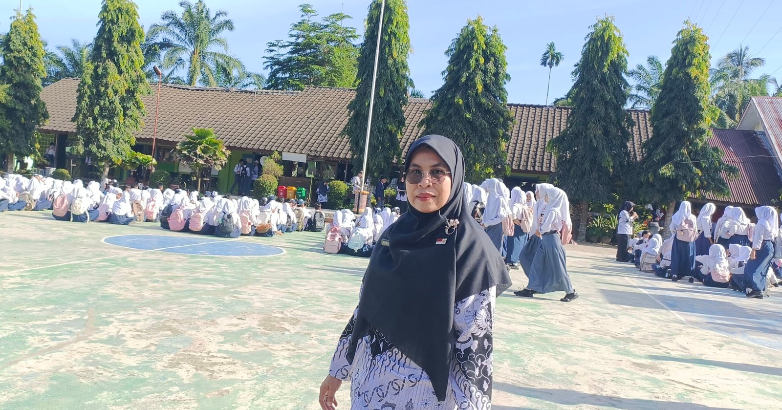 Kepala SMAN 2 Seluma Milma Yasmi