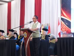 Pesan Ratu Dewa untuk Ribuan Wisudawan PGRI Palembang: Jaga Kejujuran dan Tetap Rendah Hati
