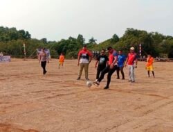 Tendangan Perdana Camat Singkep Barat Tandai Pembukaan Mini Soccer Tanjung Irat ke-V