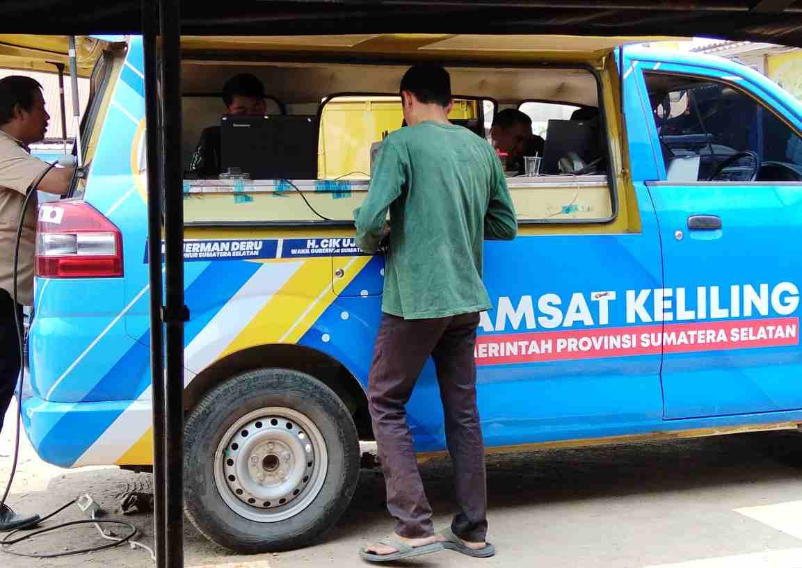 Samsat Keliling di Ogan Ilir Disambut Hangat Warga, Emak-emak: Tak Perlu Repotkan Suami