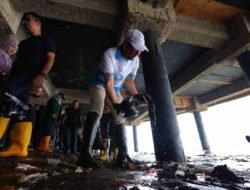 Darurat Sampah 1.260 Ton Sehari, Ratu Dewa Pimpin Perang Lawan Sampah di Bawah Ampera