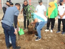 Kepala Rutan Palembang Aris Supriyadi Turun Langsung Hijau-kan Lapas Pagar Alam
