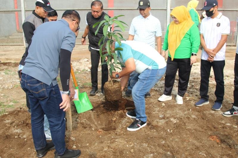 Kepala Rutan Palembang Aris Supriyadi Turun Langsung Hijau-kan Lapas Pagar Alam