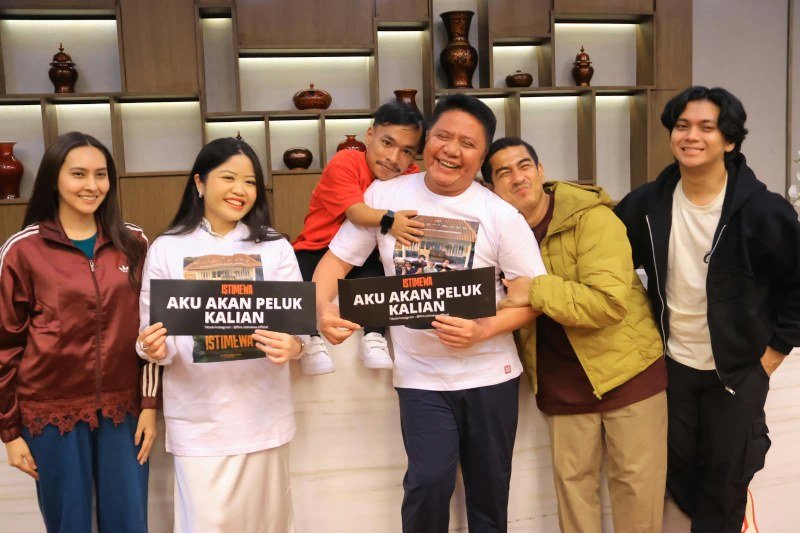 Herman Deru saat menerima langsung sutradara, pemain, dan kru film Istimewa di Griya Agung Palembang, Jumat (11/8/2026).