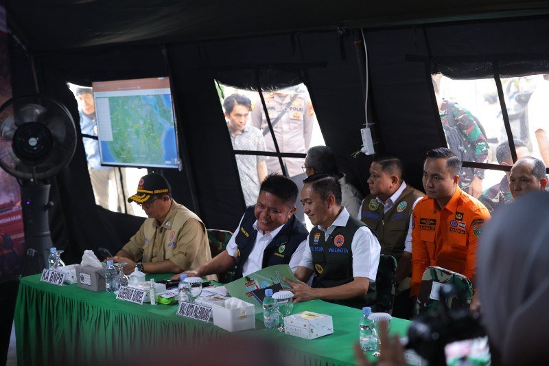 Didampingi Wali Kota Ratu Dewa, Menko Polkam Tinjau Posko Karhutla di Kertapati, ISPU Palembang Tembus 302