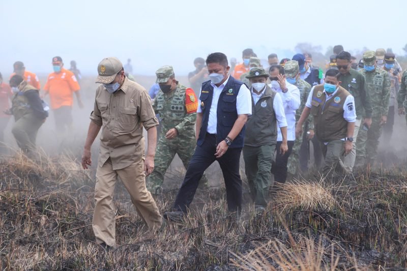 strategi pertempuran. Hal itu ditegaskan Menteri Koordinator Bidang Politik dan Keamanan (Menko Polkam) Jenderal TNI (Purn) Djamari Chaniago saat meninjau Posko Satgas Karhutla di Kantor Camat Kertapati, Palembang, Jumat (18/9/2026).