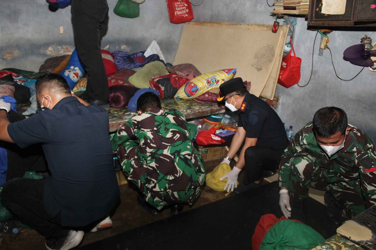 Rutan Kelas I Palembang menggelar razia gabungan bersama TNI, Polri, Badan Narkotika Nasional Provinsi (BNNP) Sumsel dan Satuan PATNAL Kanwil Ditjenpas Sumsel, Jumat (18/9) malam.