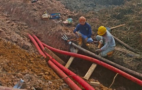 PT PLN (Persero) Unit Pelaksana Pelayanan Pelanggan (UP3) Palembang bersama Unit Layanan Pelanggan (ULP) Sukarami bergerak cepat melakukan penanganan jaringan yang terdampak kebakaran