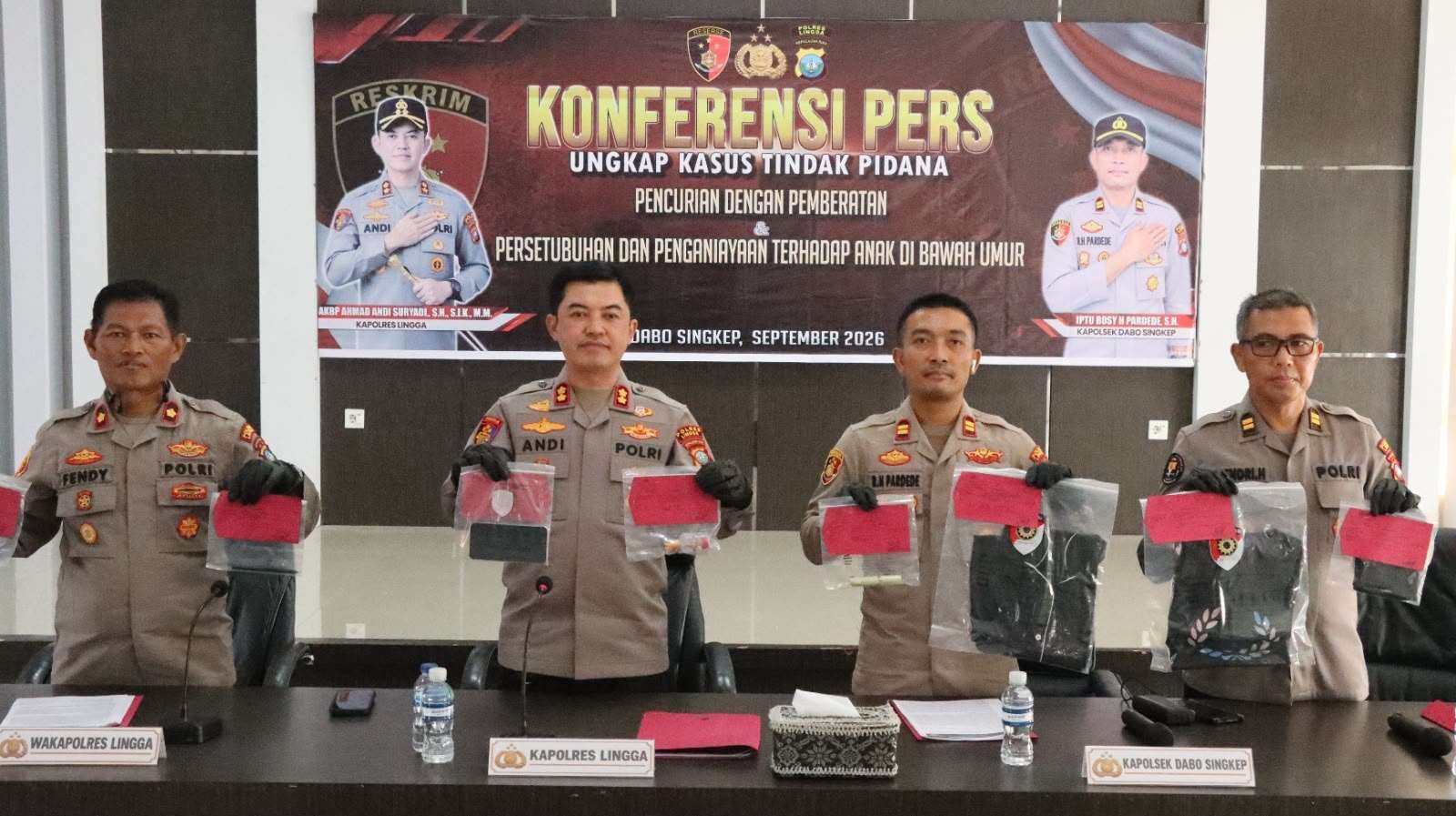 konferensi pers yang digelar di Gedung Endra Dharma Laksana Polres Lingga, Jumat (25/9/2026) dipimpin Kapolres Lingga AKBP Ahmad Andi Suryadi.