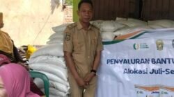 Pemdes Sendawar Saluran Bantuan Pangan Beras Bolog Kepada Masyarakat Kurang Mampu