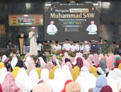 Palembang Sesak Asap, Pemkot dan Ribuan Jemaah Ketuk Pintu Langit di Masjid Darusaid