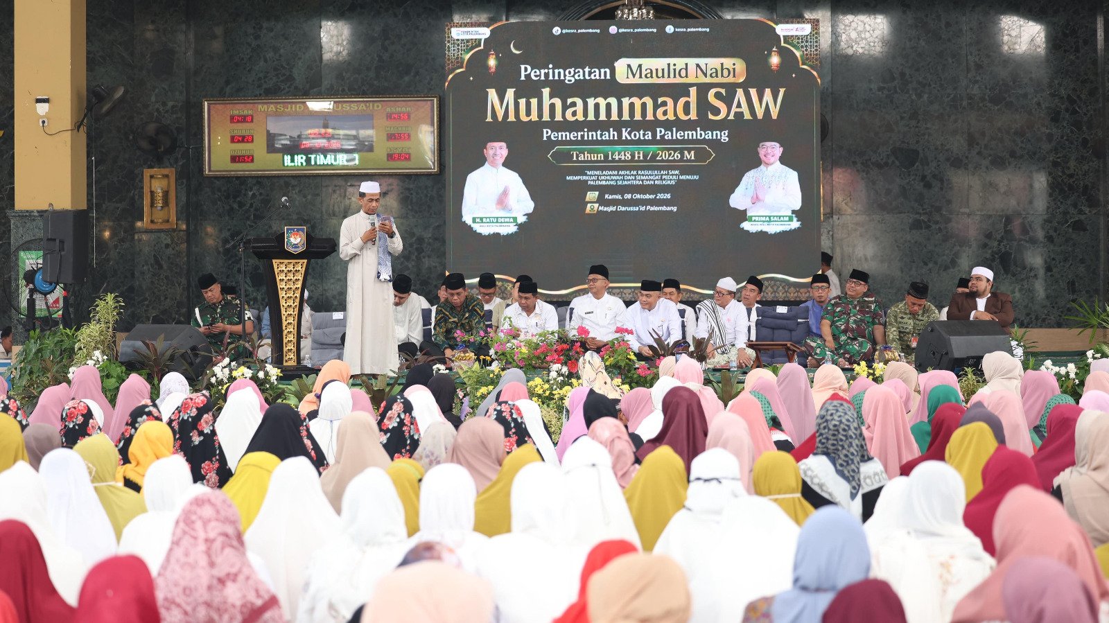Palembang Sesak Asap, Pemkot dan Ribuan Jemaah Ketuk Pintu Langit di Masjid Darusaid