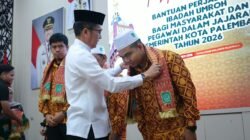 Walikota Palembang, Ratu Dewa melepas jemaah umroh, pada Jumat (9/10/2026).
