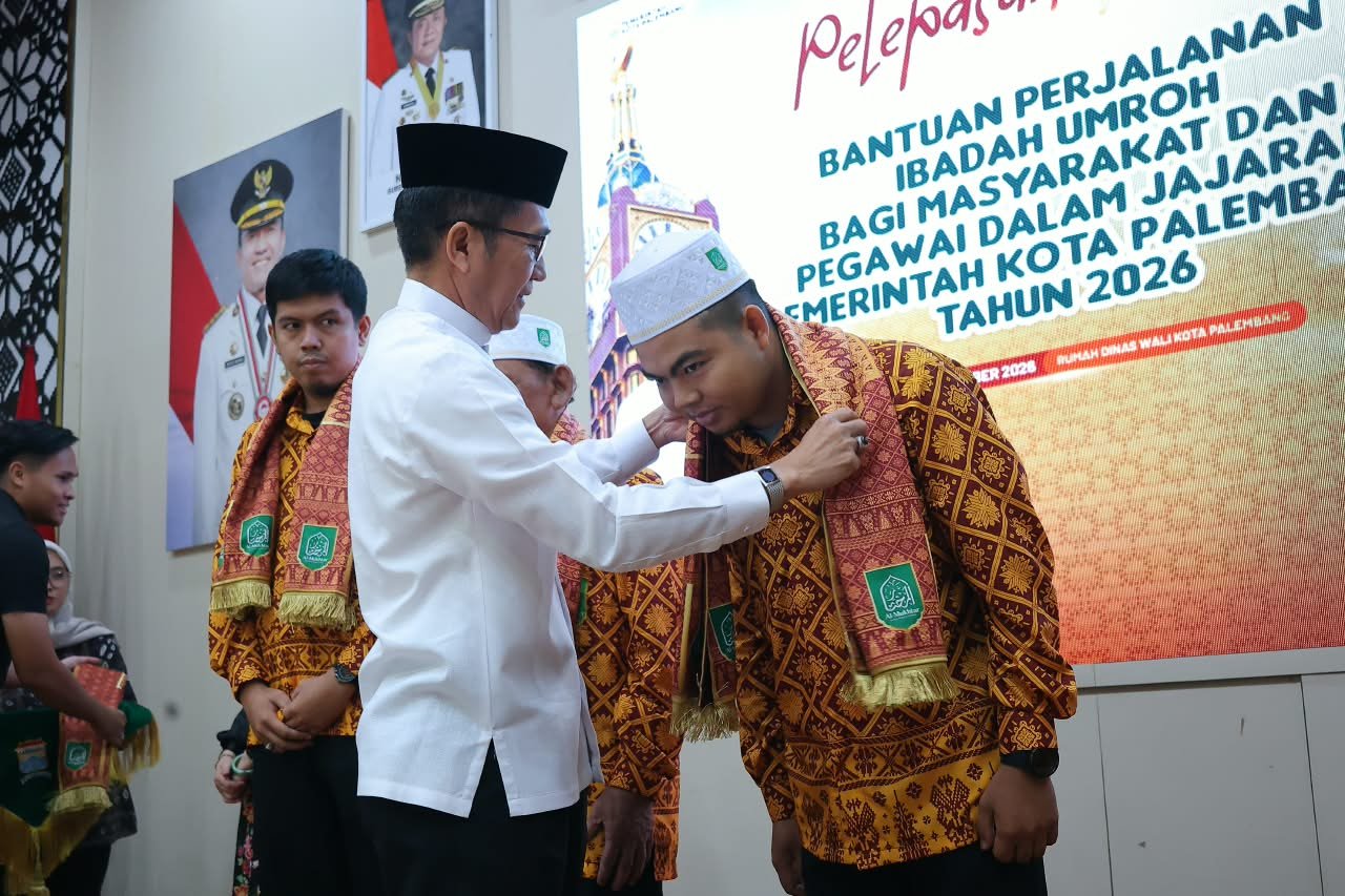 Walikota Palembang, Ratu Dewa melepas jemaah umroh, pada Jumat (9/10/2026).