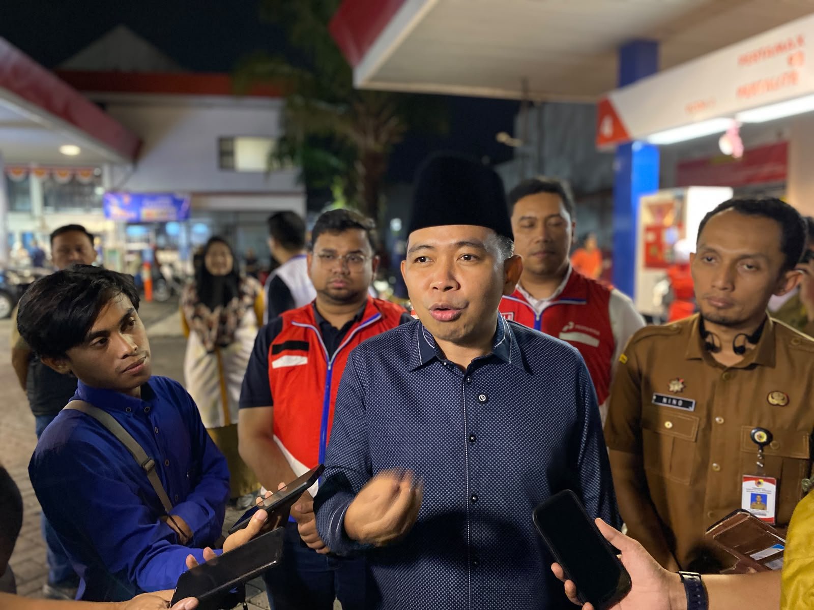 Antrean BBM Mengular, Gus Fawait Terapkan WFH ASN Jember Dua Hari