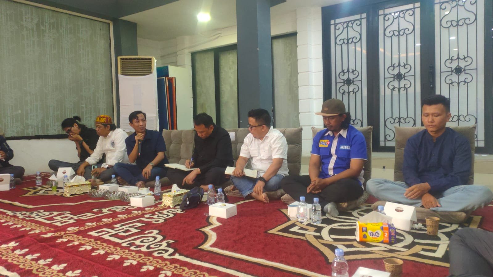 Andie menerima audiensi Koalisi Pers Sumsel di rumah dinas Ketua DPRD Sumsel, Senin (19/10/2026).