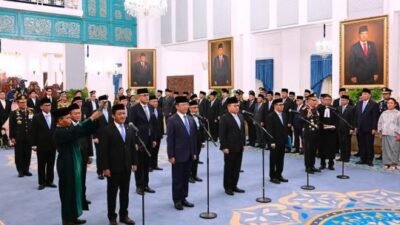 Presiden Prabowo Subianto melantik 15 pejabat tinggi negara sekaligus pada Kamis siang, 1 Oktober 2026.